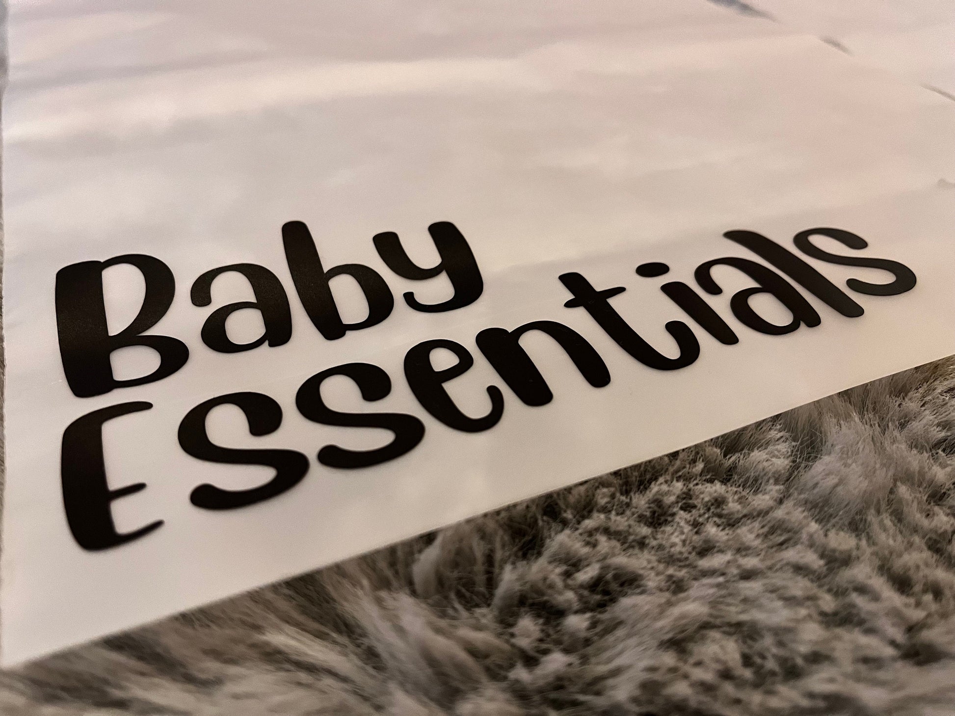 The Hospital Bag Organization Kit with 15 Labels is a trendy and fashionable bag for birthing partners.