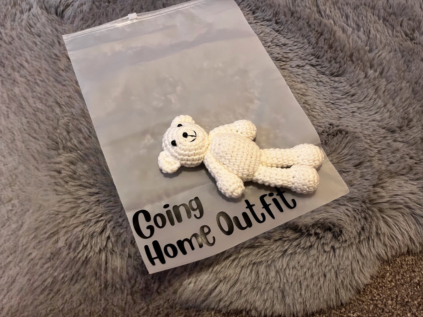 The Hospital Bag Organization Kit with 15 Labels is a trendy and fashionable bag for birthing partners.